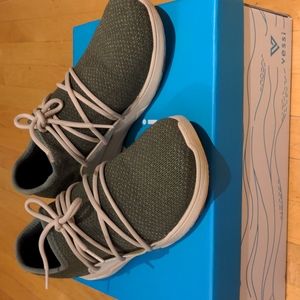 Vessi Cityscape Women Size 6 in Pine Green